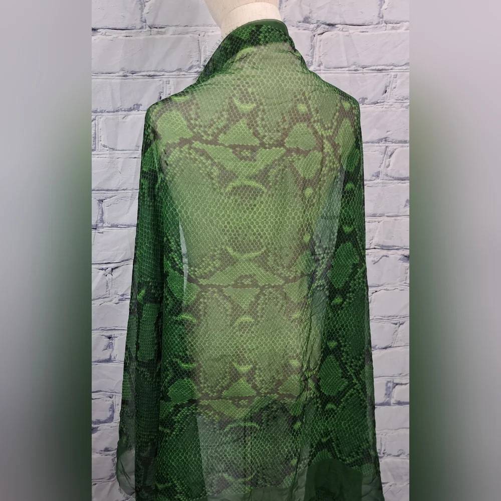 Burberry Women's Scarf Green Reptile Snakeskin 100% Silk Italy 70" x 40" - Picture 12 of 16